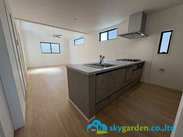 茅ヶ崎市香川5期　新築戸建　全2棟1号棟の居間・リビング|LDKの様子