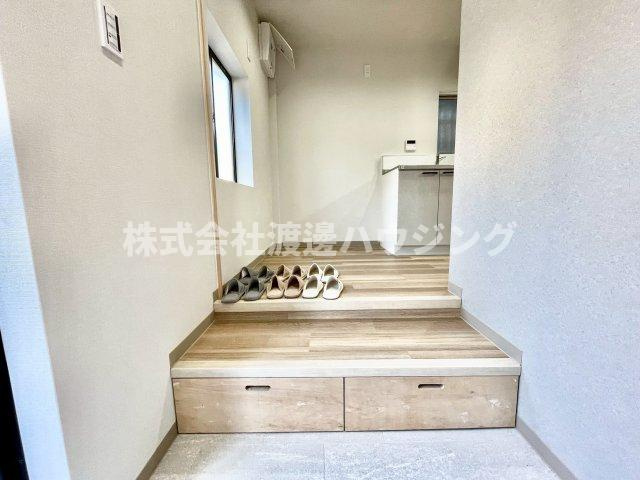 大東町2丁目テラスハウスの玄関