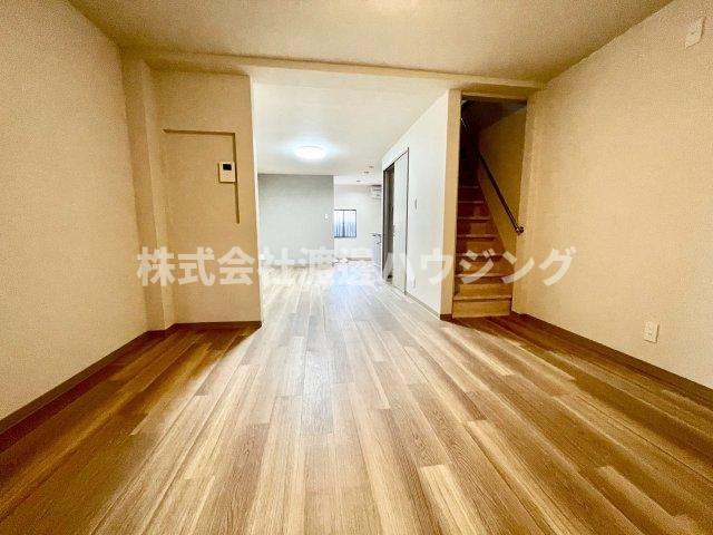 大東町2丁目テラスハウスの居間・リビング