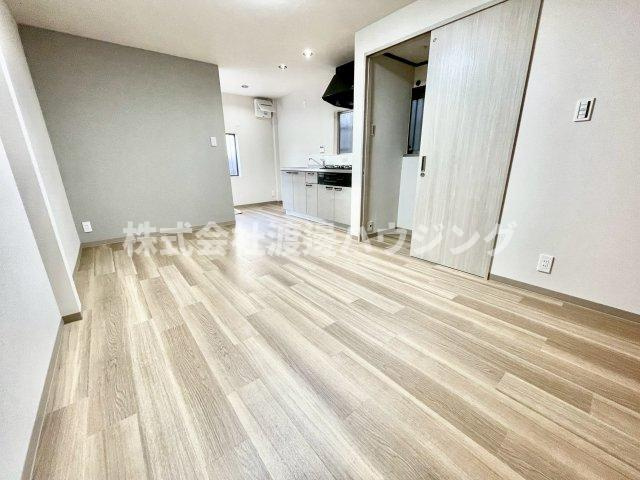 大東町2丁目テラスハウスの居間・リビング