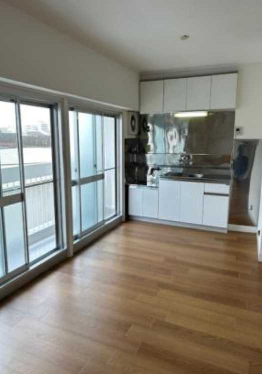 第一愛和ビル　駅近　南向き　バストイレ別の居間・リビング