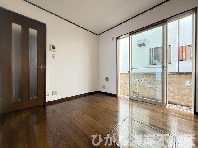 寒川町一之宮３丁目　中古戸建の居間・リビング|新規リフォーム完了！　6帖　DK