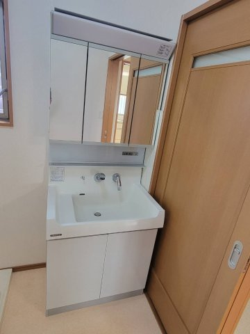 岩出市中島　中古戸建の独立洗面台