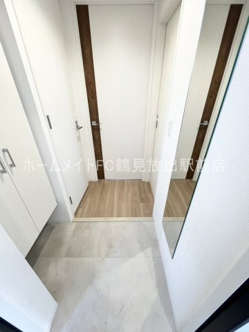 大阪市城東区放出西３丁目の賃貸マンションの玄関