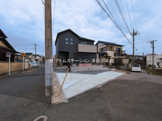 【前面道路含む現地写真】