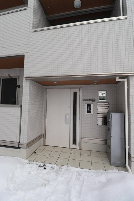 RESUA向中野　A棟のエントランス