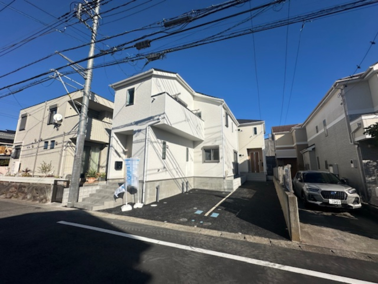 茅ヶ崎市南湖２丁目　新築戸建の前面道路含む現地写真|12月19日撮影　建築中　現地外観