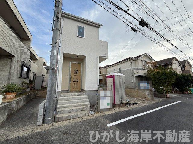 茅ヶ崎市南湖２丁目　新築戸建の前面道路含む現地写真|12月19日撮影　建築中　現地外観