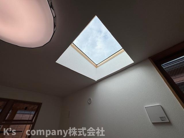 茅ヶ崎市浜竹3丁目　新築戸建　1号棟の内装|光が差し込み明るい居室◇◇