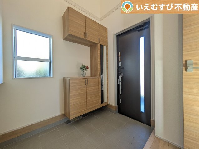 BLOOMING GARDEN　行田市持田4丁目の玄関|玄関がいつも片づく大容量シューズボックス
充実の収納設備で玄関がすっきり綺麗に過ごせると快適ですよね♪