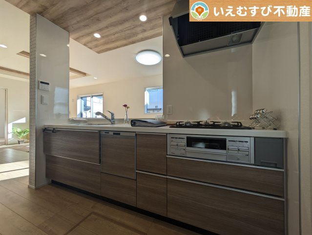 BLOOMING GARDEN　行田市持田4丁目のキッチン|食器洗乾燥機付で忙しいママをサポート
洗い物時間が短縮できて、その分家族や自分の時間が増えますね♪