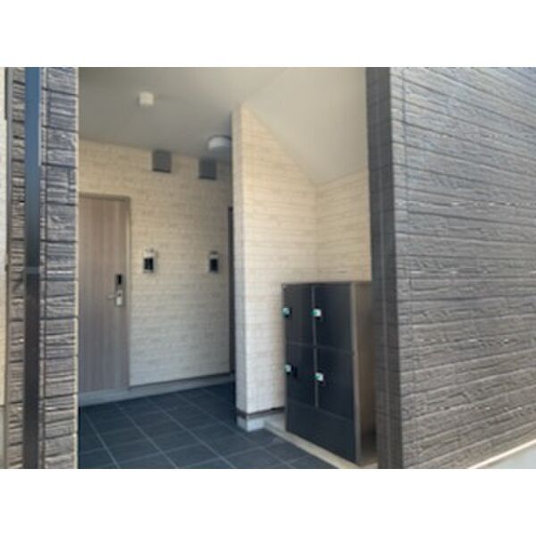 ESPERANZA羽根西のエントランス