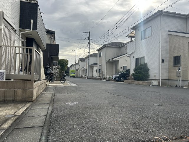中古戸建　柏市増尾台の前面道路含む現地写真