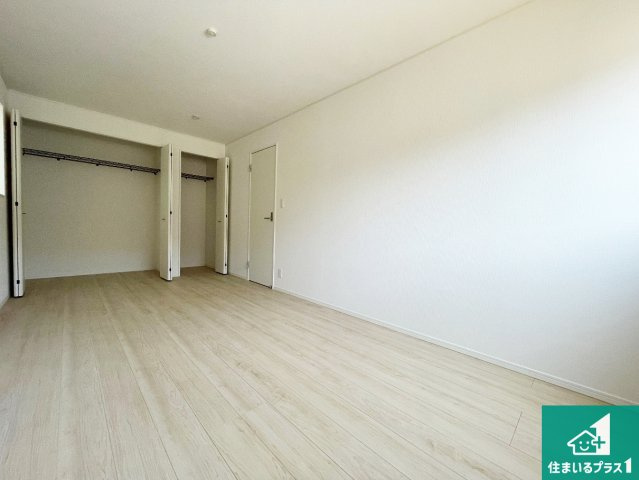 亀岡市大井町小金岐　第2期　新築一戸建ての洋室|シンプルな洋室は、自分好みのインテリアが楽しめます♪ご家族とインテリアや家具を選びに行くのは新築購入時の醍醐味の一つです。ぜひお楽しみください♪