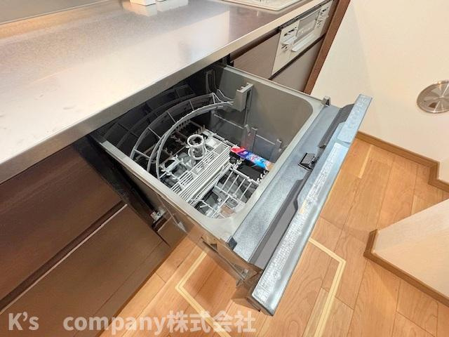 茅ヶ崎市浜竹3丁目　新築戸建　2号棟のキッチン|時間短縮に便利な食洗機付き◇◇
