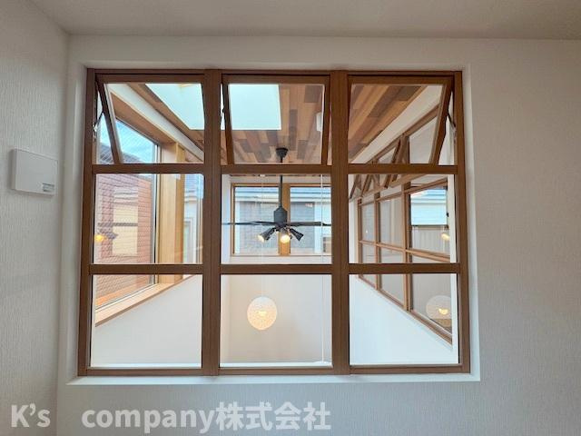 茅ヶ崎市浜竹3丁目　新築戸建　2号棟の内装|風通しの効くお洒落な窓枠◇◇