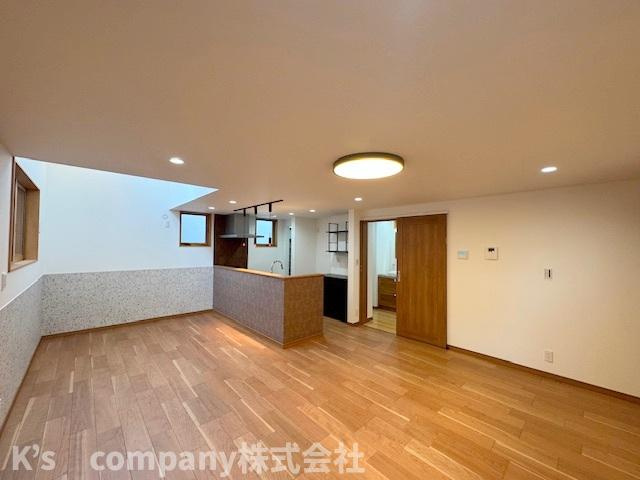 茅ヶ崎市浜竹3丁目　新築戸建　2号棟の居間・リビング|ご家庭が集まるリビングスペース◇◇