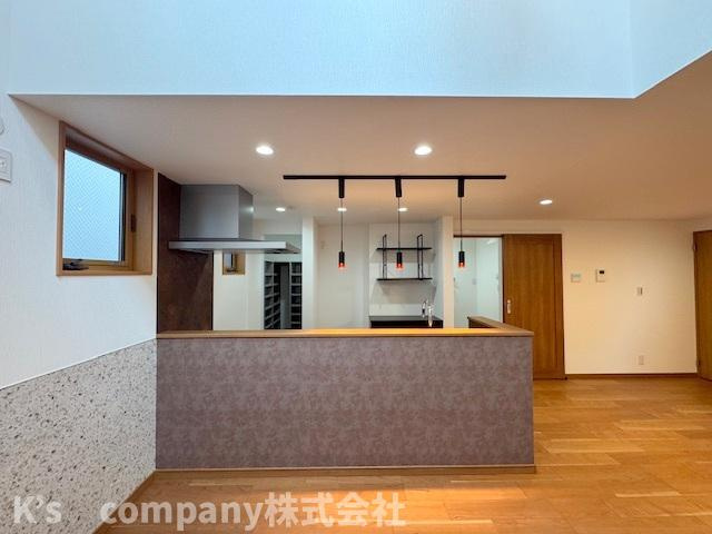 茅ヶ崎市浜竹3丁目　新築戸建　2号棟のキッチン|全体を見わたせる対面式キッチン♪