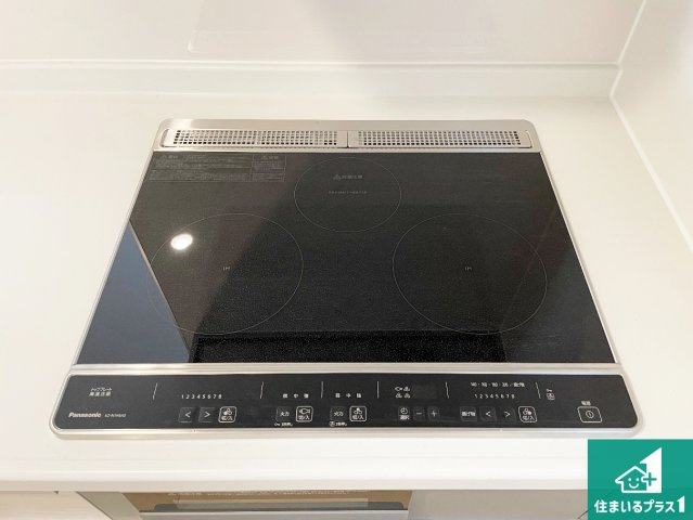 ★1(土)2(日)現地見学可能！★亀岡市大井町小金岐　ラスト1邸の設備|火を使わないので、安心なＩＨコンロ！でこぼこが無い構造なので、掃除もしやすく清潔に保てます！