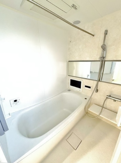 練馬区小竹町1丁目の浴室|足を伸ばしてゆったりとご入浴いただける一坪タイプのユニットバス
お子様とのご入浴も快適な広さです