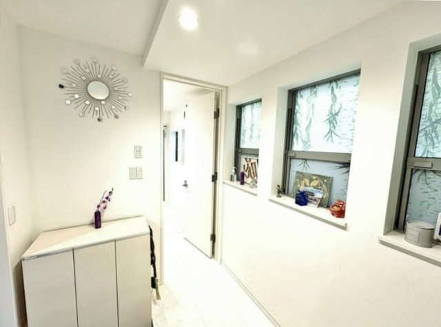 練馬区小竹町1丁目の玄関|玄関ホールにも開口部を設けました