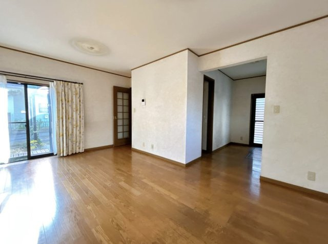 【居間・リビング】 | 本庄市東台3丁目　中古戸建