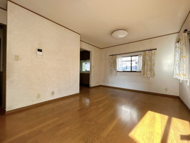 【居間・リビング】 | 本庄市東台3丁目　中古戸建