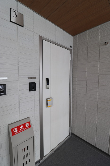 RESUA向中野　B棟の玄関