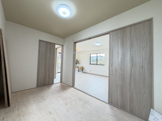 【和室】 | 八重瀬町具志頭（全5棟）E号棟 | E号棟　和室5帖＋収納付き♪