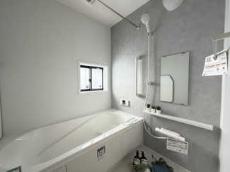 【浴室】 | 八重瀬町具志頭（全5棟）E号棟 | E号棟　浴室換気乾燥機付き♪