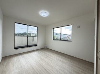 【洋室】 | 八重瀬町具志頭（全5棟）E号棟 | E号棟　洋室7帖＋WIC＋収納付き♪