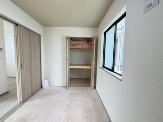 【和室】 | 八重瀬町具志頭（全5棟）E号棟 | E号棟　和室5帖＋収納付き♪