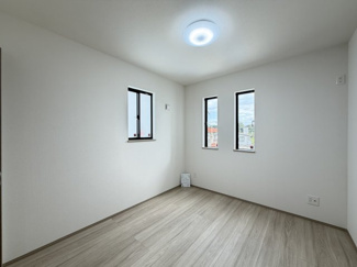 【洋室】 | 八重瀬町具志頭（全5棟）E号棟 | E号棟　洋室5.25帖＋CL付き♪