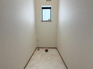 【トイレ】 | 八重瀬町具志頭（全5棟）E号棟 | E号棟　温水洗浄便座♪（※トイレ設置前）