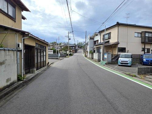 新潟市中央区四ツ屋町1丁目の前面道路含む現地写真