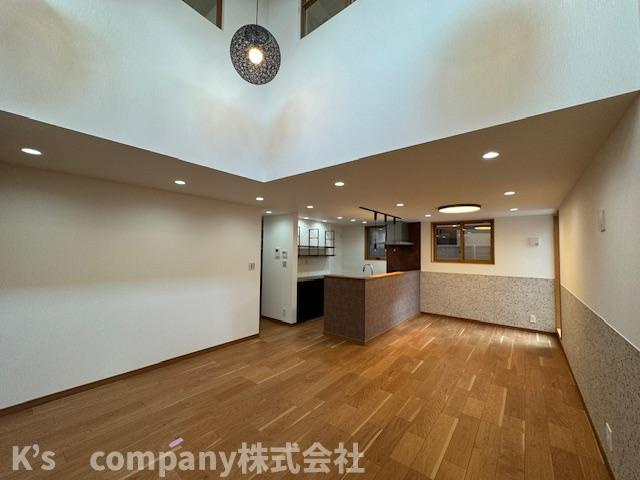 茅ヶ崎市浜竹3丁目　新築戸建　4号棟の居間・リビング|ご家庭が集まるリビングスペース◇◇