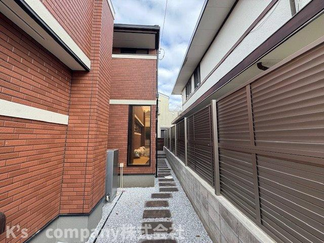 茅ヶ崎市浜竹3丁目　新築戸建　4号棟の外観|玄関までのアプローチ♪