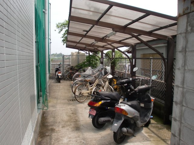 フォーレスト郡山の駐車場