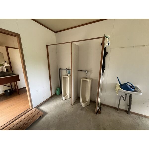 上石津町寄宿舎付事務所のトイレ