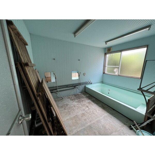 上石津町寄宿舎付事務所の浴室