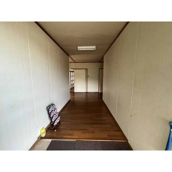 上石津町寄宿舎付事務所の玄関