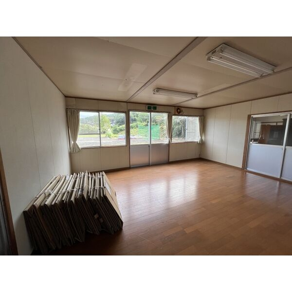 上石津町寄宿舎付事務所の内装