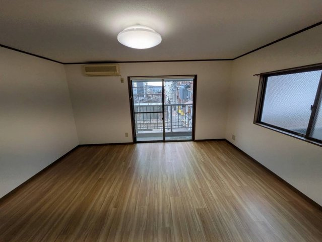 平野ビルの居間・リビング