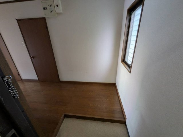 平野ビルの玄関