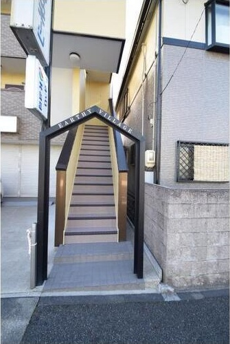 EARTHY　VILLAGEのエントランス