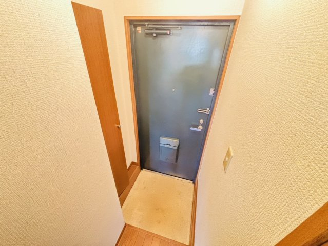 WIN二日市の玄関