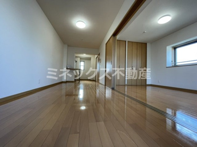 【居間・リビング】 | ユーミー波島 | 同タイプのお部屋の写真。現況を優先します。