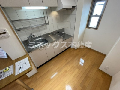 【キッチン】 | ユーミー波島 | 同タイプのお部屋の写真。現況を優先します。