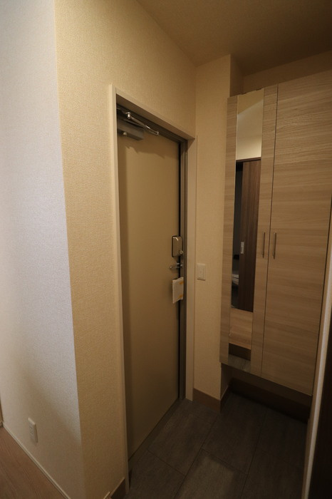 RESUA向中野　B棟の玄関