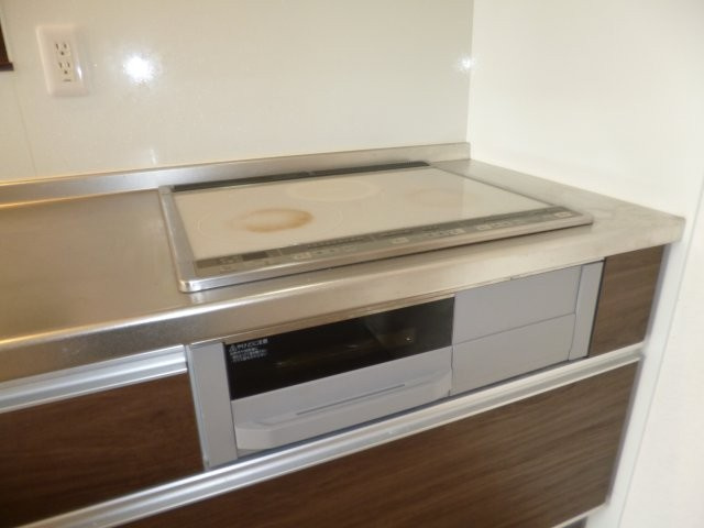 ル・コキヤージュのキッチン|3口IHコンロ